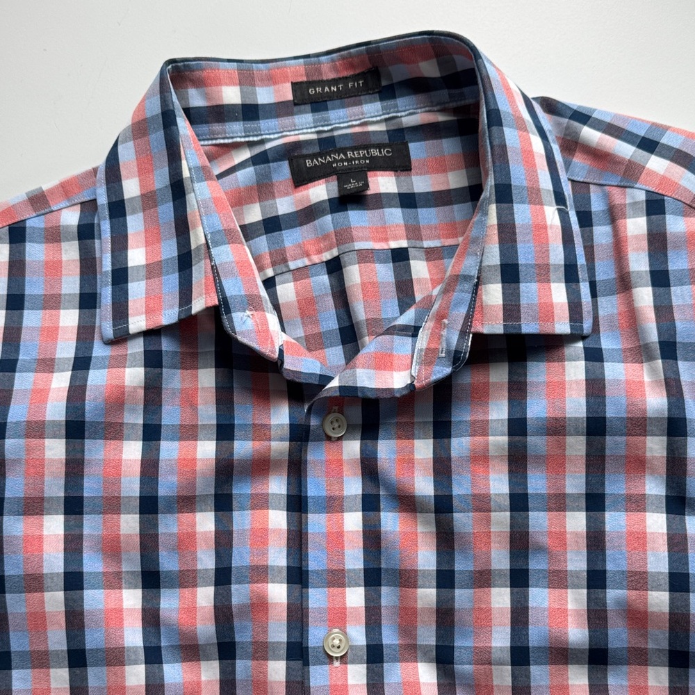 Men’s Banana Republic “Grant” fit size large plaid button down dress shirt